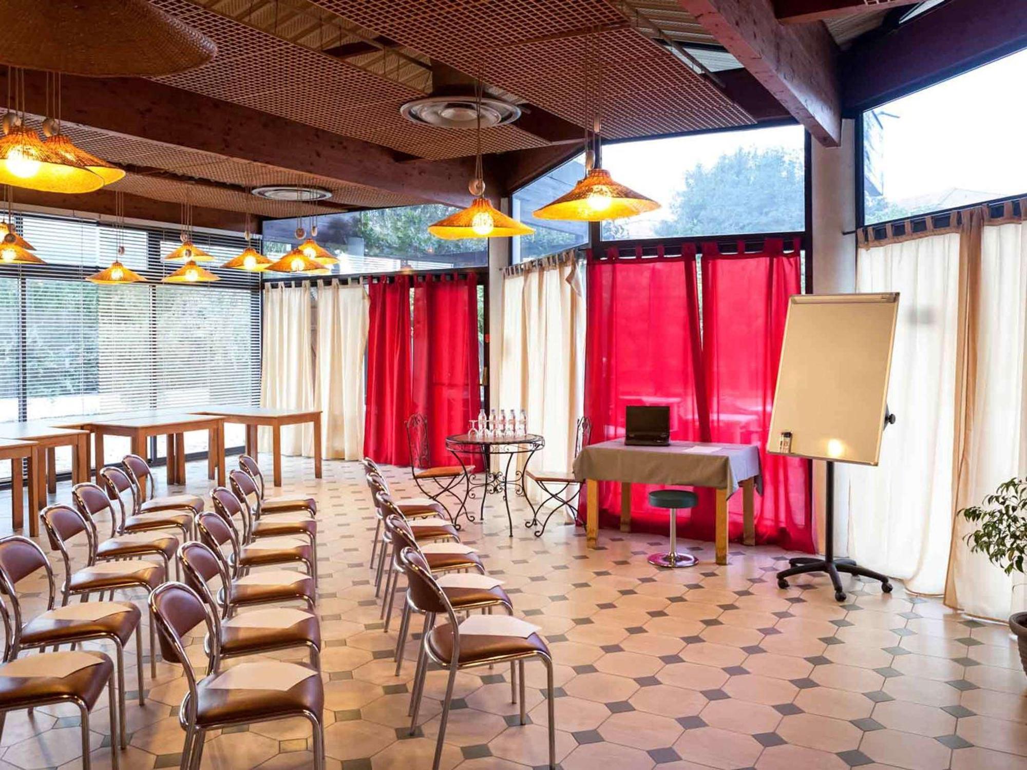 Ibis Budget Saint Christol Les Alès Exterior foto
